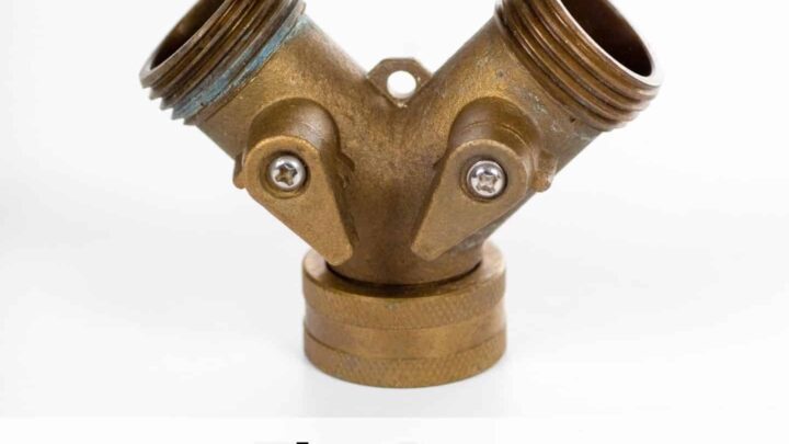 a picture of a brass garden hose splitter on a white background. Below the splitter is the text "the best garden hose splitters"
