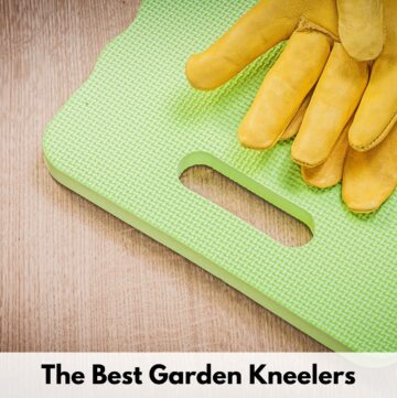 text overlay "the best garden kneelers" over an image of a green kneeling mat and a pair of yellow garden gloves